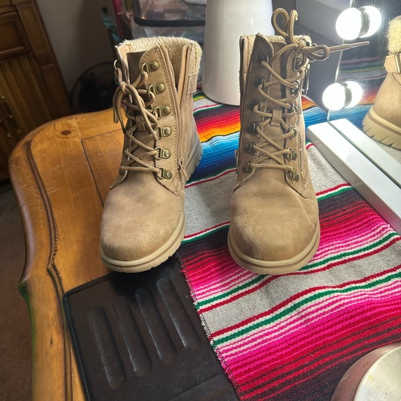 Cliffs by WHITE MOUNTAIN Beige Lace-Up Boots - Picture 1 of 8
